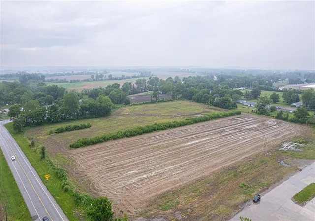 3rd image of 5801 Ingersoll Rd, Saint Joseph, MO 64504 | MLS# 2488317