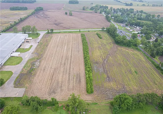 8th image of 5801 Ingersoll Rd, Saint Joseph, MO 64504 | MLS# 2488317