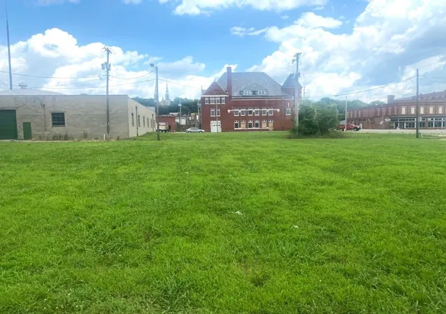 1st image of 521 S 6th St, Saint Joseph, MO 64501 | MLS# 2500901
