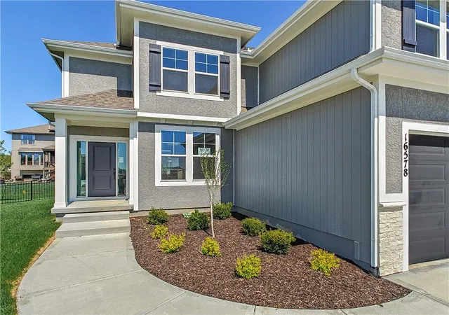 2nd image of 16578 W 165th Pl, Olathe, KS 66062 | MLS# 2501078