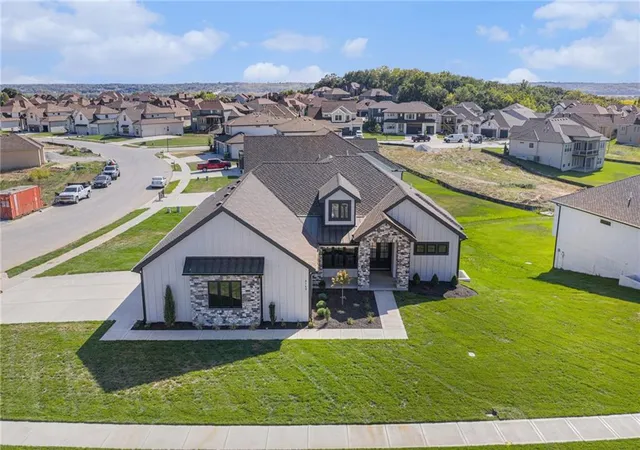 Single family home for sale at 5163 Nw 47Th Ter, Riverside, MO 64150 | MLS# 2506657