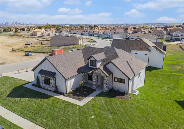 Photo 2 of Single family home for sale at 5163 Nw 47th Ter, Riverside, MO 64150 | MLS# 2506657 | Listing updated on 2026-10-04