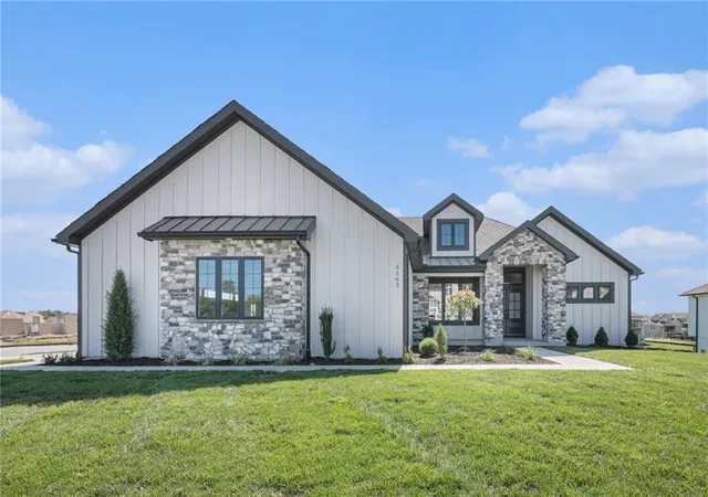 Photo 3 of Single family home for sale at 5163 Nw 47th Ter, Riverside, MO 64150 | MLS# 2506657 | Listing updated on 2026-10-12
