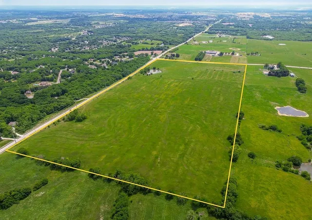 Photo 2 of Sale Pending at 11600 Donahoo Rd, Kansas City, KS 66109 | MLS# 2507447 | Listing updated on 2026-08-20