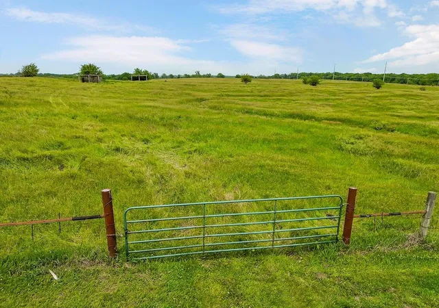 Photo 3 of Sale Pending at 11600 Donahoo Rd, Kansas City, KS 66109 | MLS# 2507447 | Listing updated on 2026-08-20