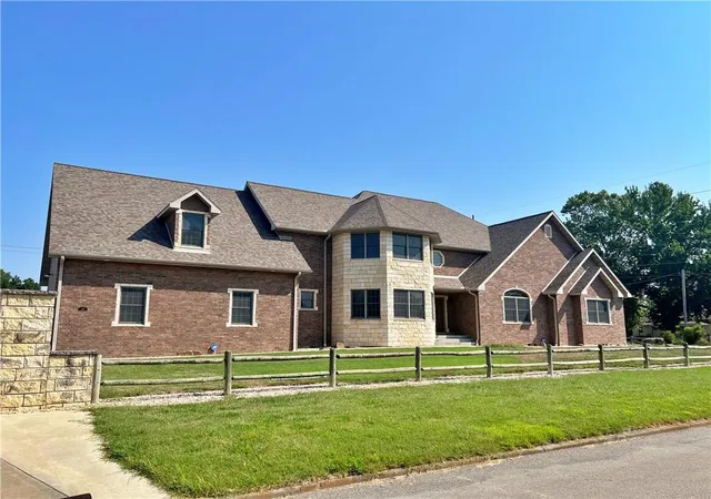 Photo 1 of Single family home for sale at 417 E 9th Street, Pittsburg, KS 66762 | MLS# 2508467 | Listing updated on 2026-09-17