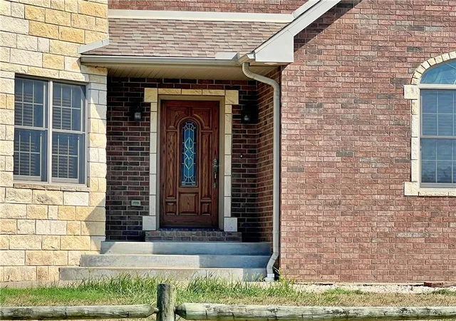 Photo 4 of Single family home for sale at 417 E 9th Street, Pittsburg, KS 66762 | MLS# 2508467 | Listing updated on 2026-09-17