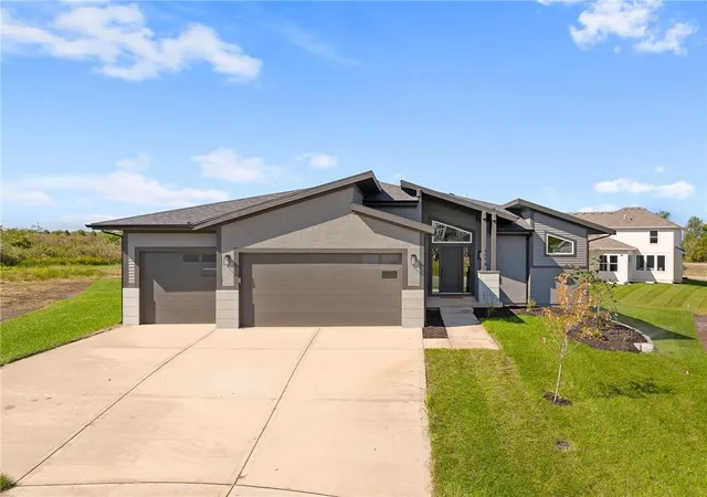 Photo 1 of Single family home for sale at 8978 Shady Bend Rd, Lenexa, KS 66227 | MLS# 2508505 | Listing updated on 2026-10-07