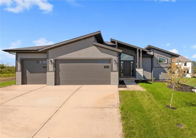 Photo 2 of Single family home for sale at 8978 Shady Bend Rd, Lenexa, KS 66227 | MLS# 2508505 | Listing updated on 2026-10-07