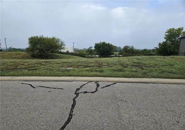 1st image of 29336 Palmer Dr, Paola, KS 66071 | MLS# 2511846