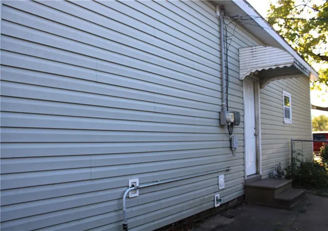 Photo 4 of Single family home for sale at 1004 N Grand St, Pittsburg, KS 66762 | MLS# 2512280 | Listing updated on 2026-09-24