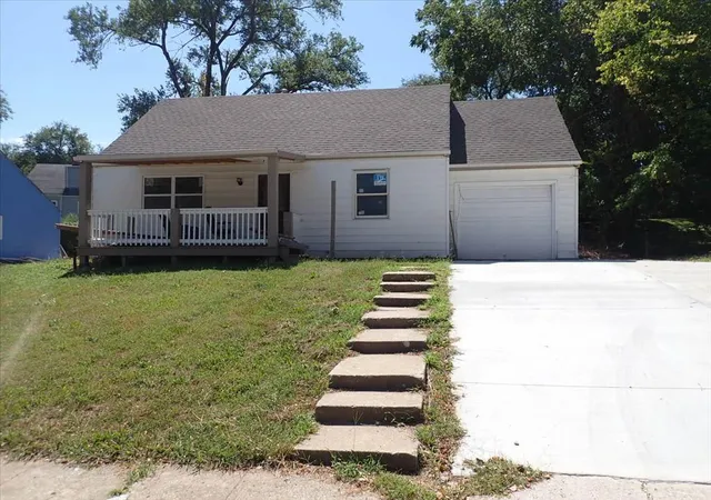 Single family home for sale at 4735 E 44 Street, Kansas City, MO 64130 | MLS# 2514285 | Listing updated on 2024-11-29