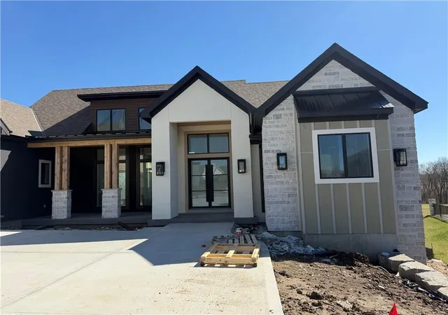 Photo 2 of Single family home for sale at 3423 Ne 102nd St, Kansas City, MO 64155 | MLS# 2517171 | Listing updated on 2026-08-13