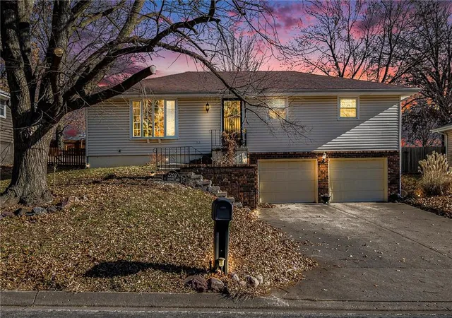 1st image of 2209 N Leonard Rd, Saint Joseph, MO 64506 | MLS# 2518733