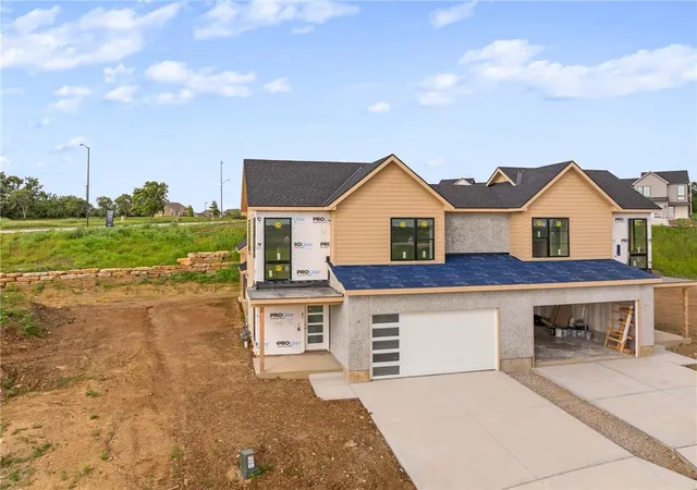 Homes for sale in Lenexa, KS | 17806 W 96th St, Lenexa, KS 66215 | MLS# 2522460