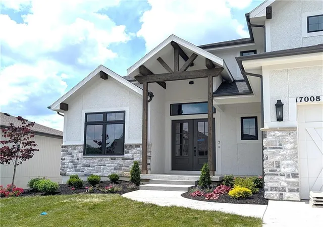 2nd image of 17008 Hayes St, Overland Park, KS 66085 | MLS# 2524196