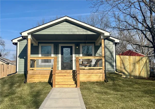 1st image of 1118 Pacific Ave, Osawatomie, KS 66064 | MLS# 2524950