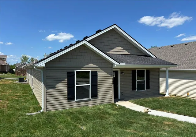 Homes for sale in St Joseph, MO | 4909 S Creek Woods Dr, St Joseph, MO 64507 | MLS# 2530332