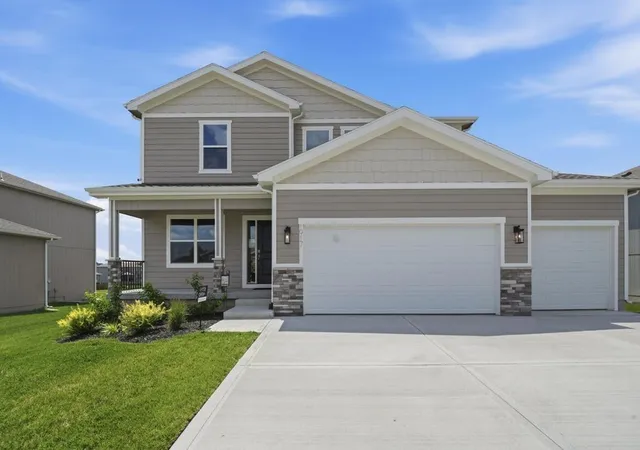 Photo 1 of Single family home for sale at 1917 Sw Hightown Dr, Lees Summit, MO 64082 | MLS# 2531688 | Listing updated on 2026-09-21