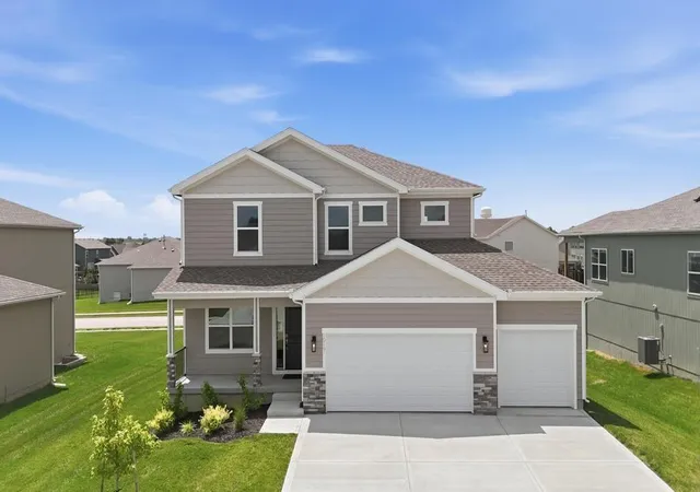 Photo 2 of Single family home for sale at 1917 Sw Hightown Dr, Lees Summit, MO 64082 | MLS# 2531688 | Listing updated on 2026-09-21