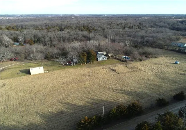 Homes for sale in Paola, KS | 30405 Oak Grove Rd, Paola, KS 66071 | MLS# 2532628