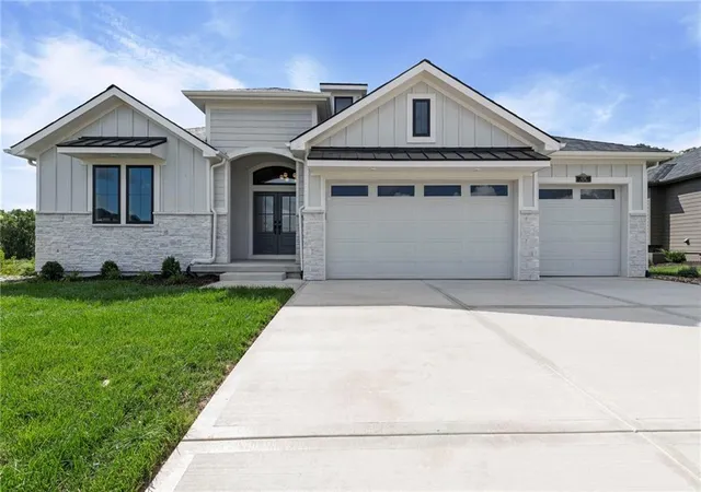 Photo 1 of Single family home for sale at 8716 N Lewis Ave, Kansas City, MO 64157 | MLS# 2534223 | Listing updated on 2026-10-20