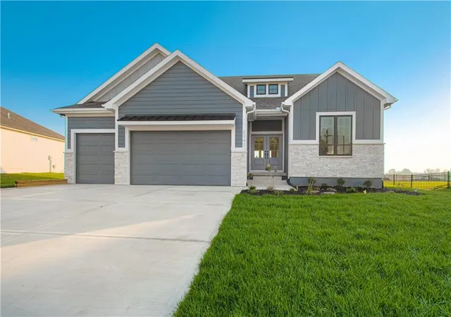 Photo 1 of Single family home for sale at 2341 Fishing Ln, Kearney, MO 64060 | MLS# 2534580 | Listing updated on 2026-10-08
