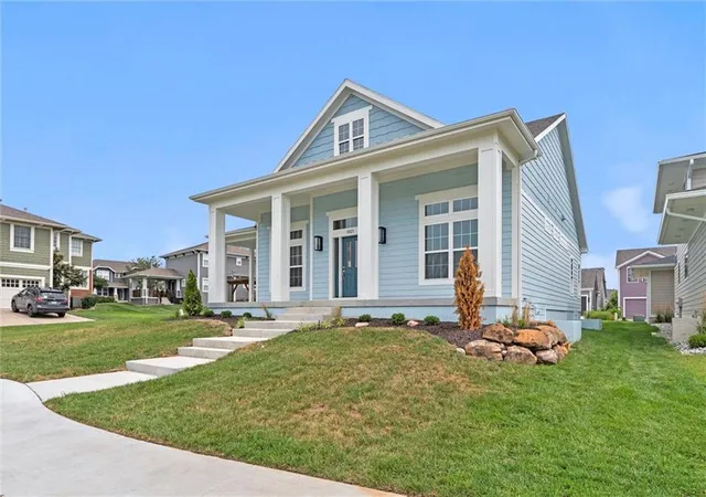 Photo 3 of Single family home for sale at 1021 Sw Redbuck Cir, Lees Summit, MO 64081 | MLS# 2535891 | Listing updated on 2026-10-09