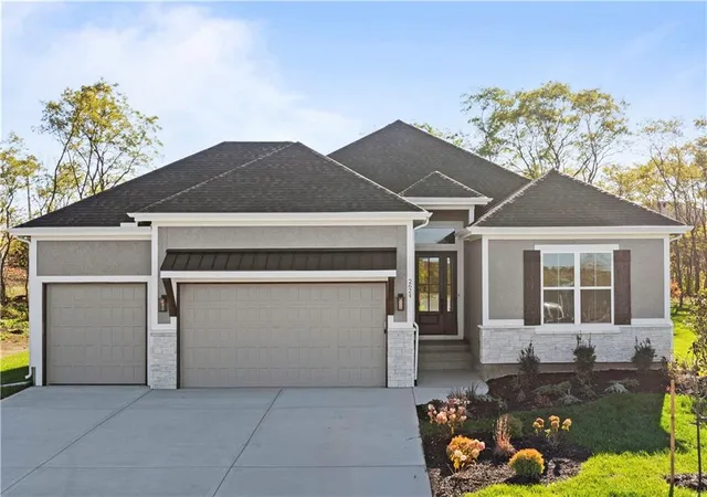 Homes for sale in Lee's Summit, MO | 2624 Ne Woodland Oak Dr, Lee's Summit, MO 64086 | MLS# 2536992