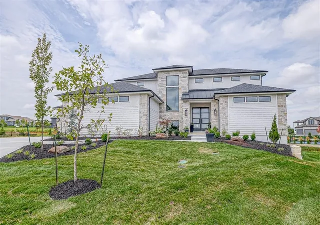 2nd image of 17108 Oakmont St, Overland Park, KS 66221 | MLS# 2537005