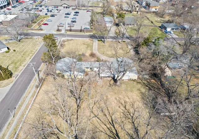 3rd image of 6909 W 82Nd St, Overland Park, KS 66204 | MLS# 2539543