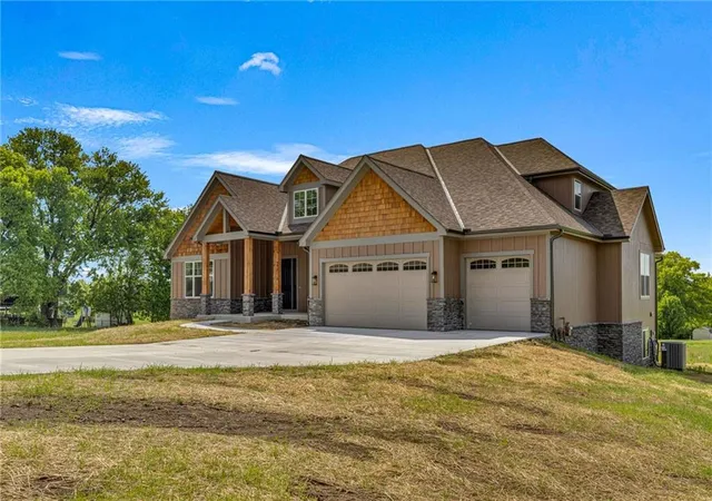 Homes for sale in Leavenworth, KS | 2017 Vilas St, Leavenworth, KS 66048 | MLS# 2541690