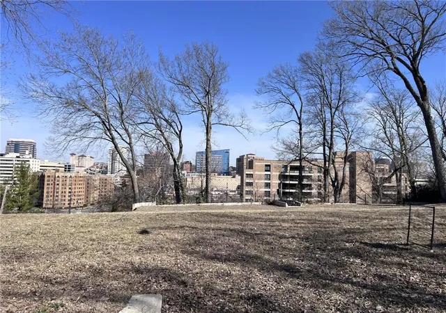 4th image of 606 W 49Th Ter, Kansas City, MO 64112 | MLS# 2542645