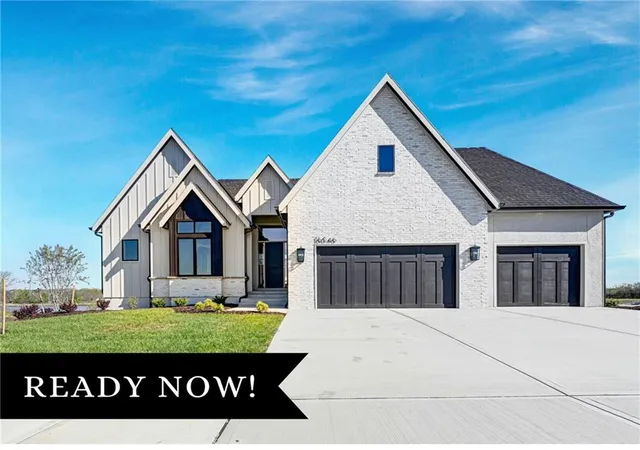 Homes for sale in Olathe, KS | 16046 S Twilight Ln, Olathe, KS 66062 | MLS# 2542838