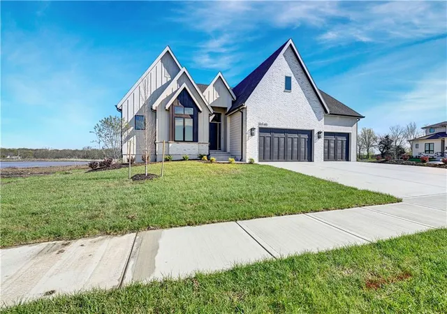 Homes for sale in Olathe, KS | 16046 S Twilight Ln, Olathe, KS 66062 | MLS# 2542838