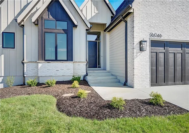 Homes for sale in Olathe, KS | 16046 S Twilight Ln, Olathe, KS 66062 | MLS# 2542838
