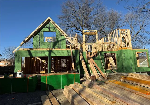 Photo 2 of Sale Pending at 5214 W 66th Ter, Prairie Village, KS 66208 | MLS# 2543302 | Listing updated on 2026-08-23