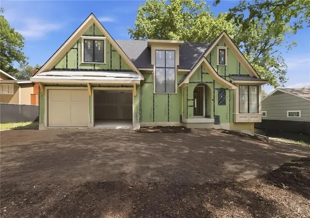 Photo 3 of Sale Pending at 5214 W 66th Ter, Prairie Village, KS 66208 | MLS# 2543302 | Listing updated on 2026-08-23