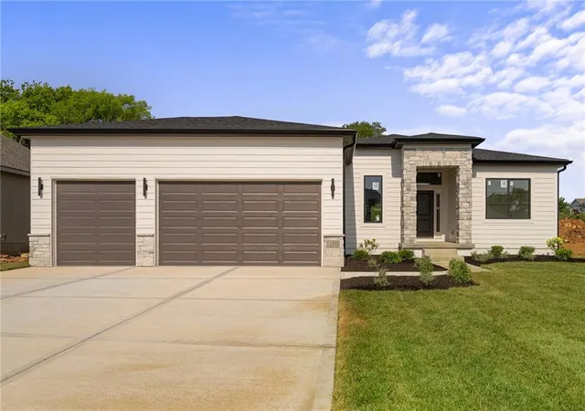 Single family home for sale at 14266 S Houston St, Olathe, KS 66061 | MLS# 2544138