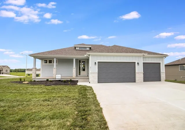 Photo 1 of Single family home for sale at 1811 Halls Crk Ave, Raymore, MO 64083 | MLS# 2544923 | Listing updated on 2026-10-07