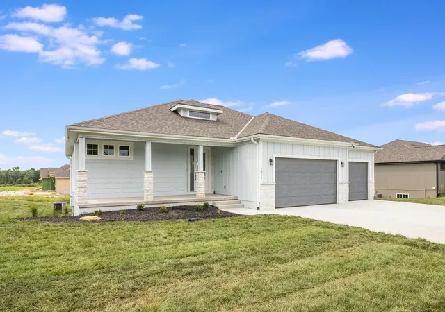 Photo 2 of Single family home for sale at 1811 Halls Crk Ave, Raymore, MO 64083 | MLS# 2544923 | Listing updated on 2026-10-07