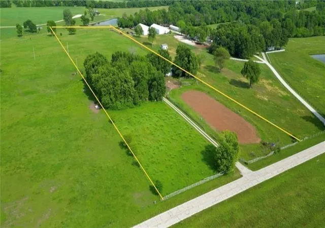 Homes for sale in Bucyrus, KS | 20875 Mission Rd, Bucyrus, KS 66013 | MLS# 2545117
