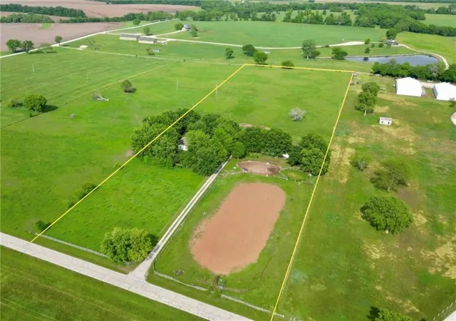 Homes for sale in Bucyrus, KS | 20875 Mission Rd, Bucyrus, KS 66013 | MLS# 2545117