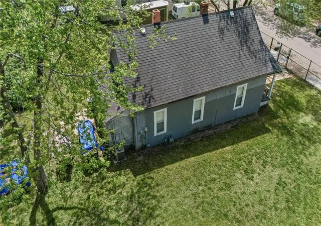 Photo 4 of Single family home for sale at 3225 Holmes St, Kansas City, MO 64109 | MLS# 2545185 | Listing updated on 2026-07-24