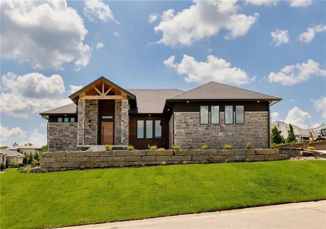 Photo 4 of Single family home for sale at 9410 Deer Run St, Lenexa, KS 66220 | MLS# 2546759 | Listing updated on 2026-10-07