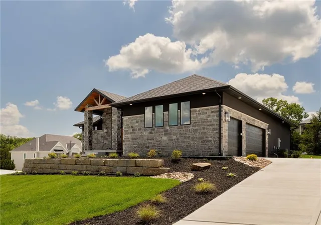 Photo 3 of Single family home for sale at 9410 Deer Run St, Lenexa, KS 66220 | MLS# 2546759 | Listing updated on 2026-10-07