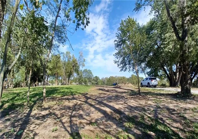 Single family home for sale at 9121 Nw Old Stagecoach Rd, Kansas City, MO 64154 | MLS# 2547257