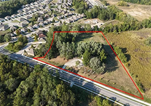 3rd image of 9121 Nw Old Stagecoach Rd, Kansas City, MO 64154 | MLS# 2547257