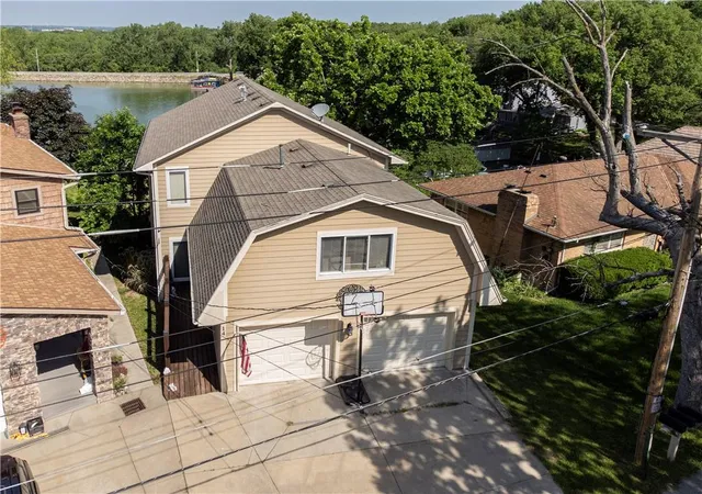 3rd image of 14 Emerald Shore Dr, Lake Tapawingo, MO 64015 | MLS# 2547546