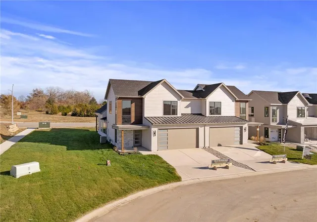 Photo 2 of Townhouse for sale at 9537 Jupiter St, Lenexa, KS 66219 | MLS# 2548487 | Listing updated on 2026-10-07